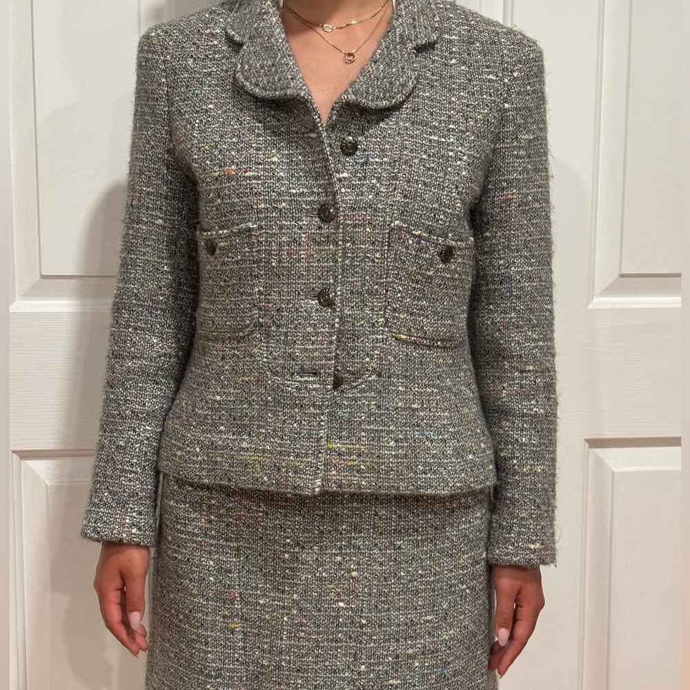 CHANEL VINTAGE Gray Tweed Suit with Notched Lapels Blazer and Skirt